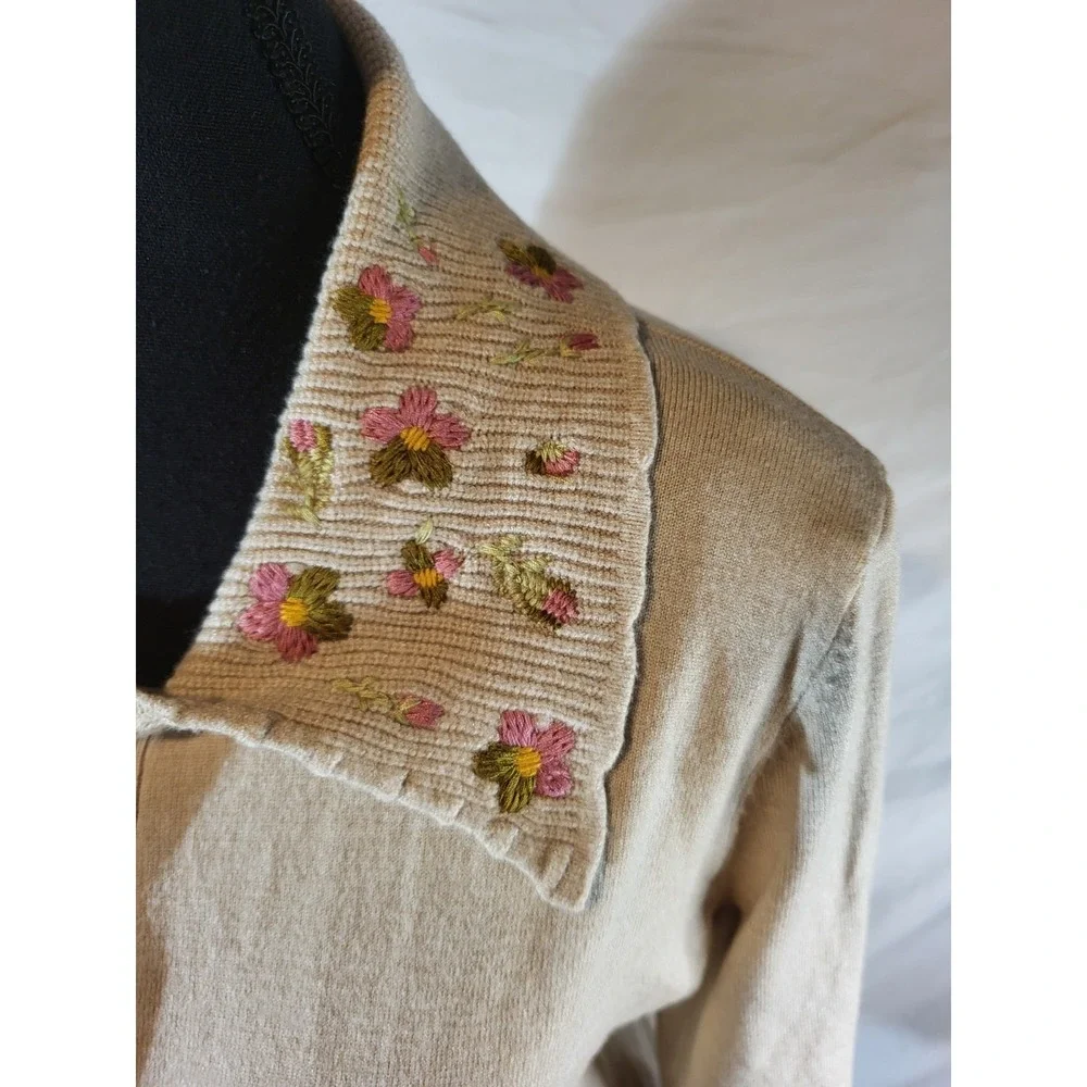 Aaeda Size M Beige Embroidered Collared Button Down Cardigan - Picture 2 of 8